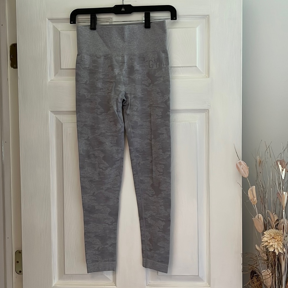 Gymshark Grey Camo Seamless Leggings with Butt Scrunch - Size S